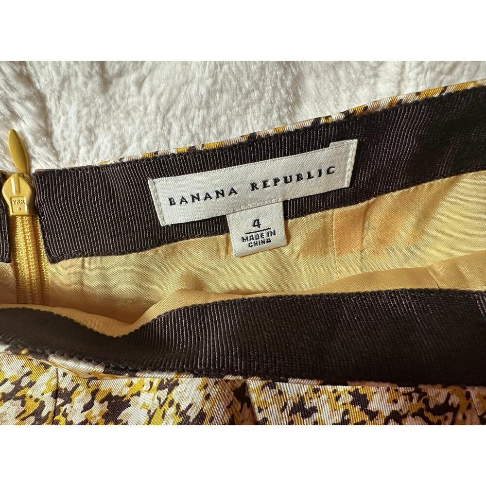 Banana Republic 100% Silk Pleated Skirt size 4